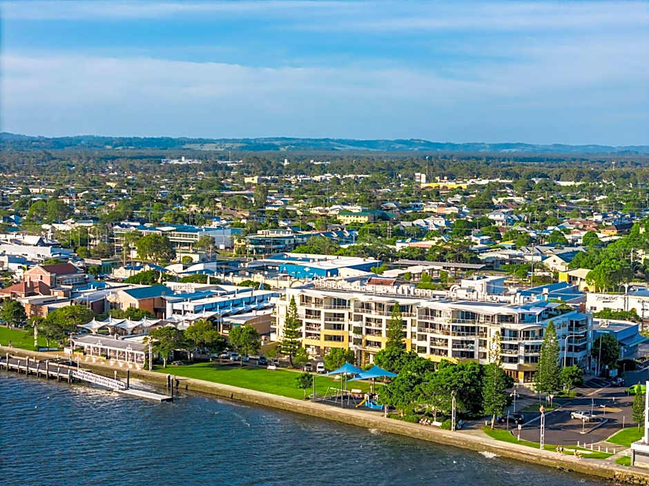 Riverside Holiday Apartments