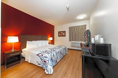 Deluxe King Room - Disability Access/Roll-in Shower Non-Smoking