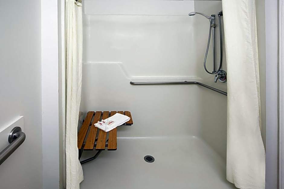 Super 8 by Wyndham Central Pt Medford