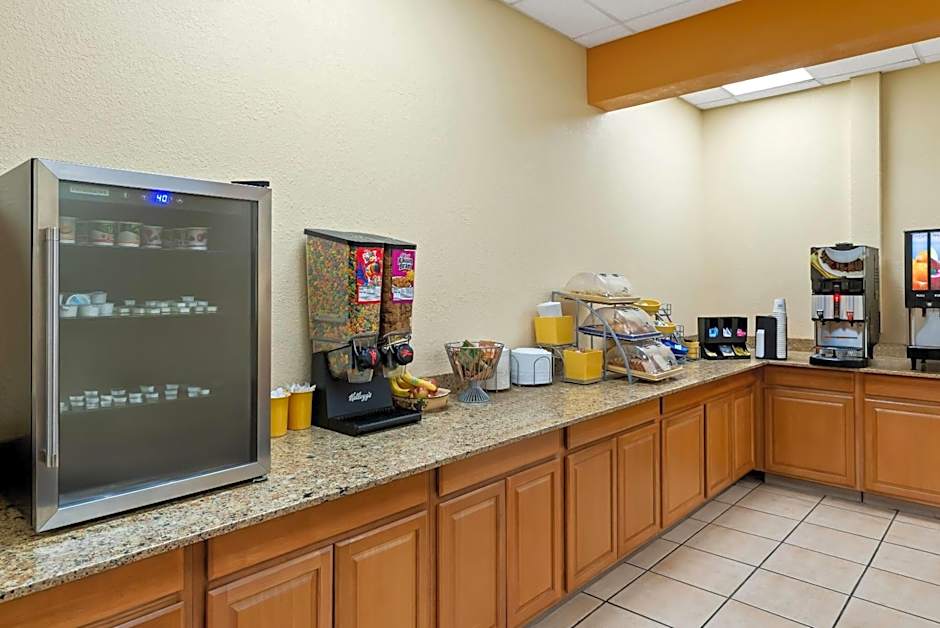 Days Inn by Wyndham Petersburg/South Fort Lee