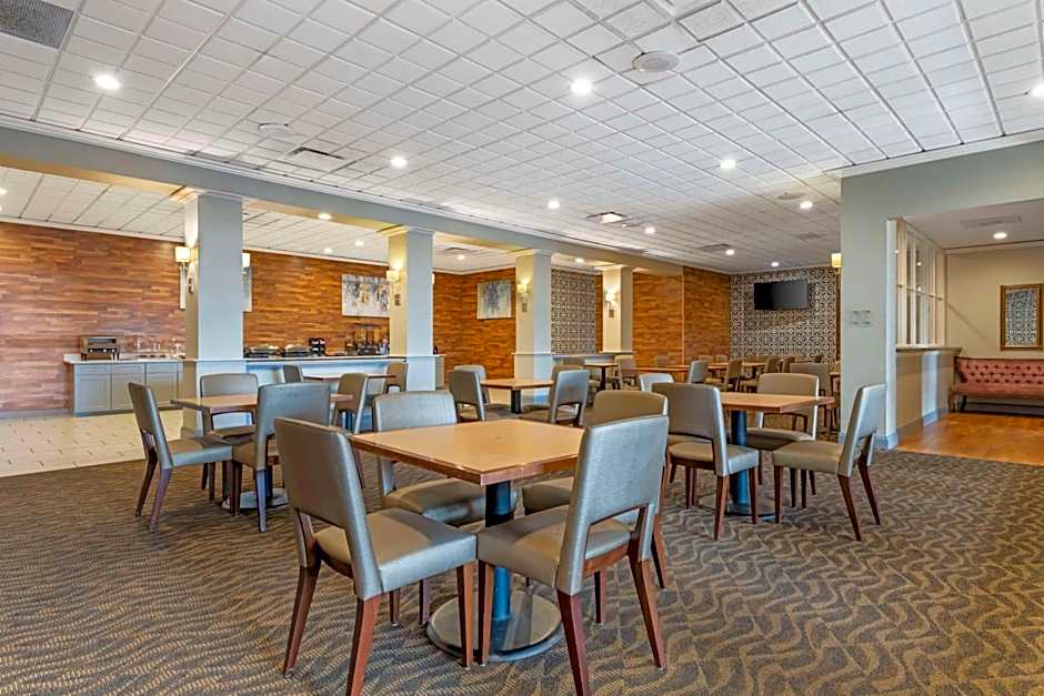 Brooklyn Center Hotel & Conference Center
