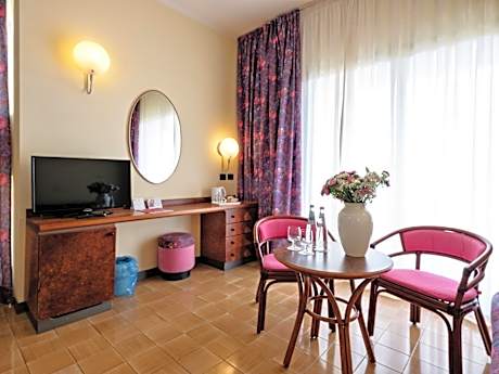 Deluxe Quadruple Room with Balcony