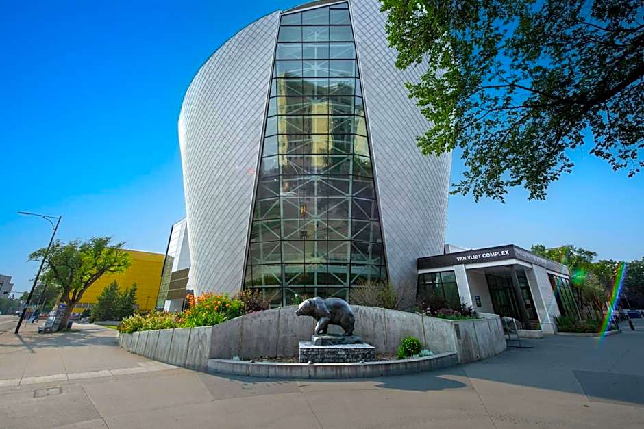 Campus Tower Suite Hotel