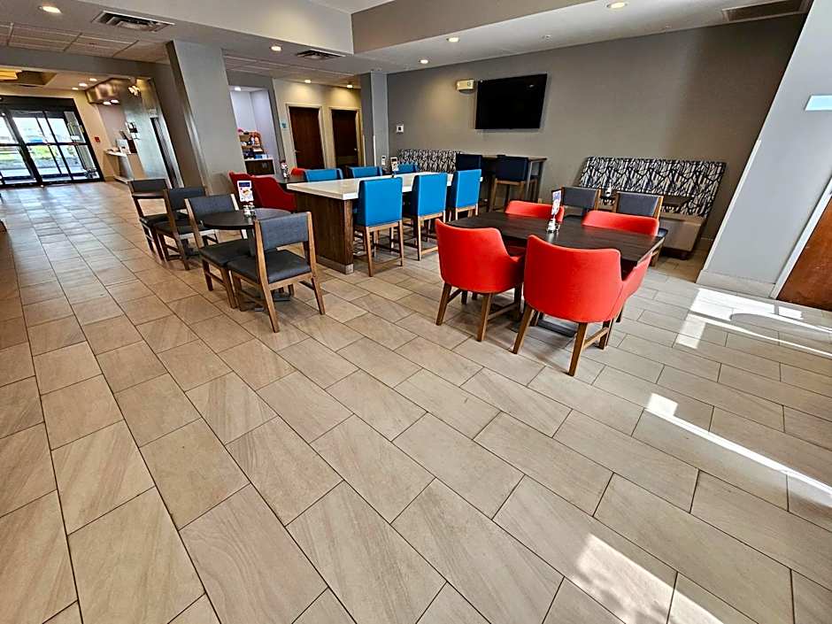 Holiday Inn Express Hotel & Suites Cincinnati-Blue Ash By IHG