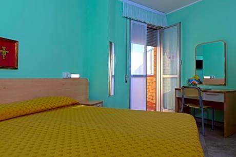 Single Room with Balcony and Sea View