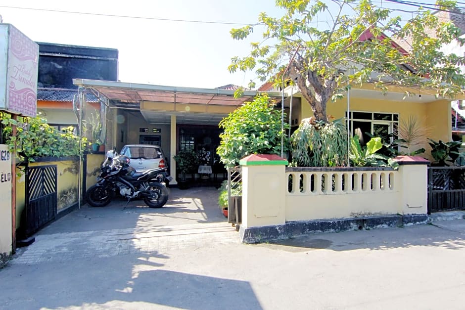 Batik Trinidar Homestay by ZUZU