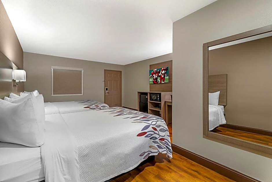 Red Roof Inn & Suites Swansea