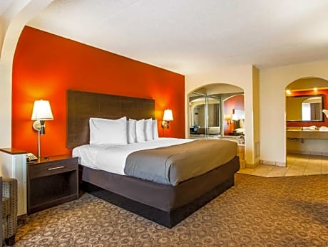 King Suite with Spa Bath