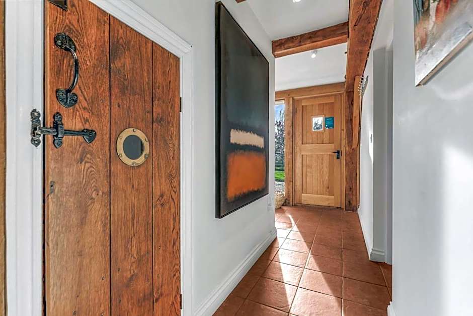 Hiron's Piece - Hot Tub Packages Available