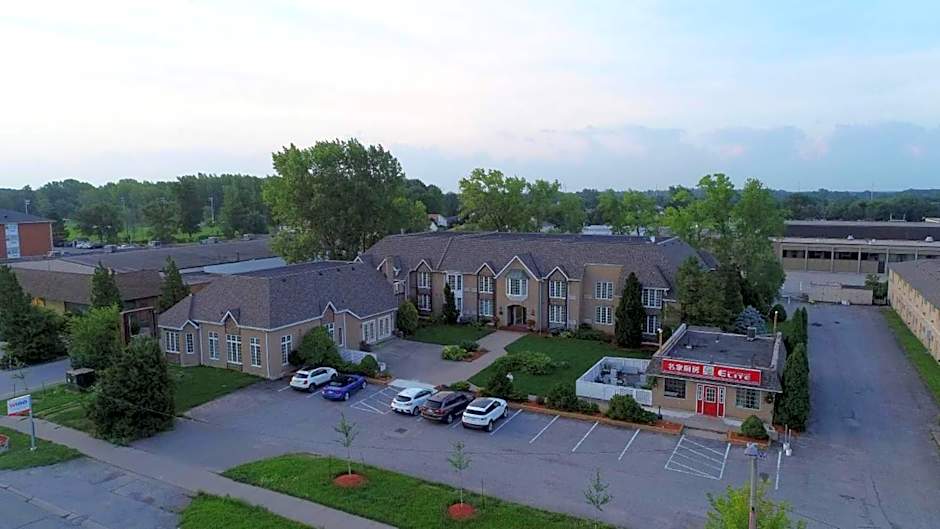 Fullerton Manor Inn