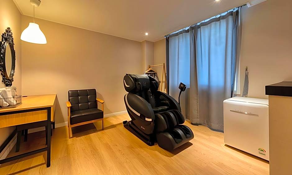 Geoje Artnouveau Suite Hotel