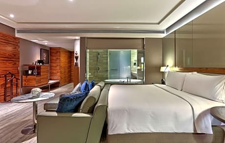 KING PREMIUM EXECUTIVE ROOM, 37 SQM.COMP BFST SNACKS DRINKS IN LOUNGE/, BIDET FUNCTION/HSIA/40 INCH HDMI-HDTV