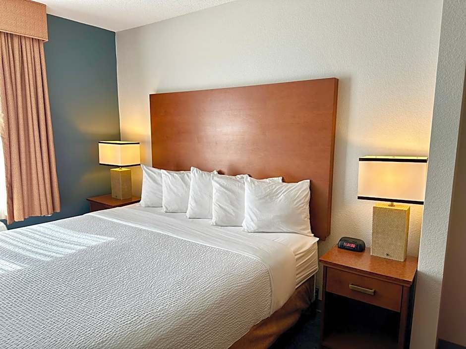 La Quinta Inn & Suites by Wyndham Bannockburn-Deerfield