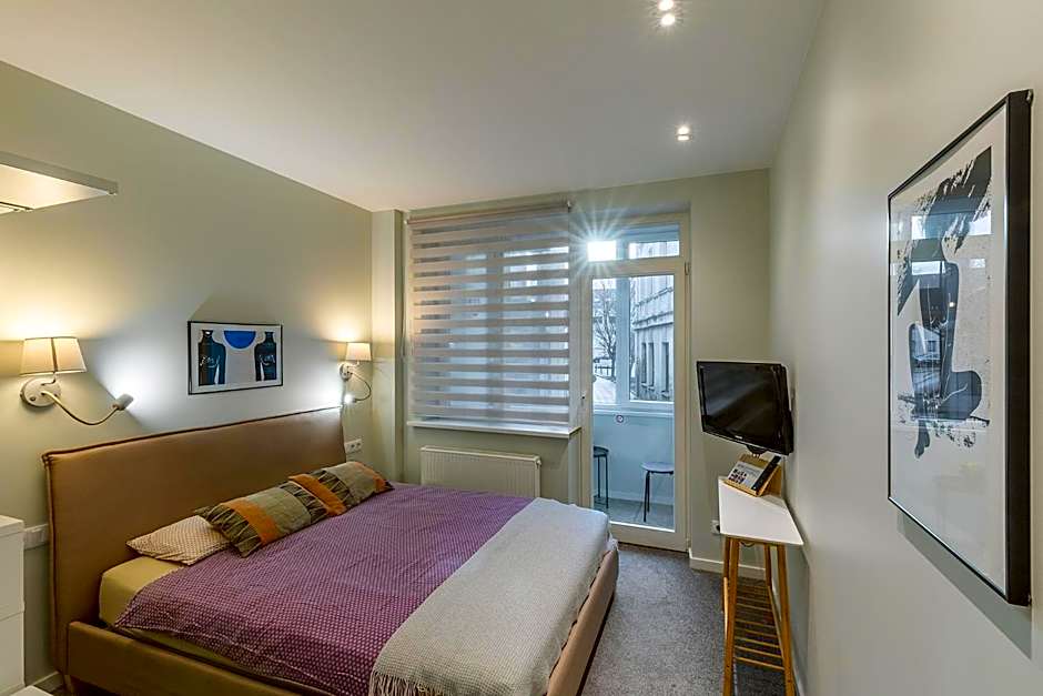 Art & Comfort Rooms