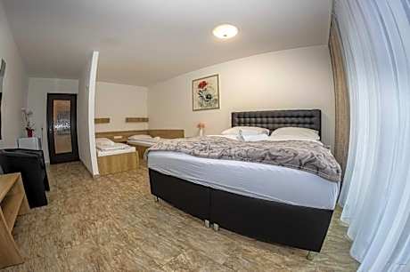Studio Apartment 4 bed room with Balcony