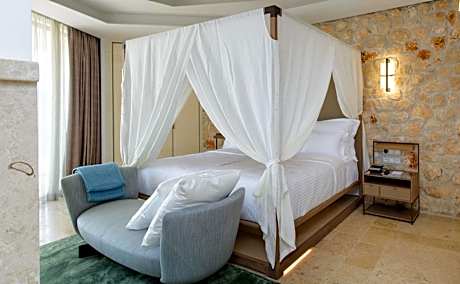 Deluxe Suite with Terrace and Sea View