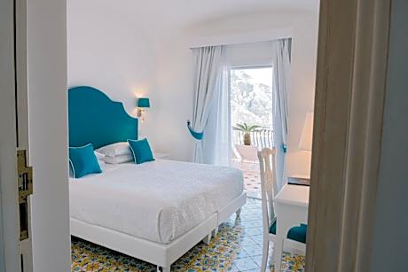 Queen Room with Outdoor Spa Bath and Large Terrace Sea View