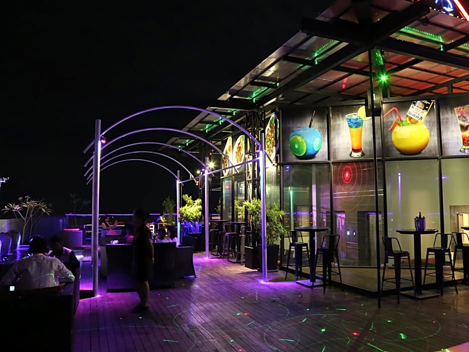 Yeak Loam Hotel