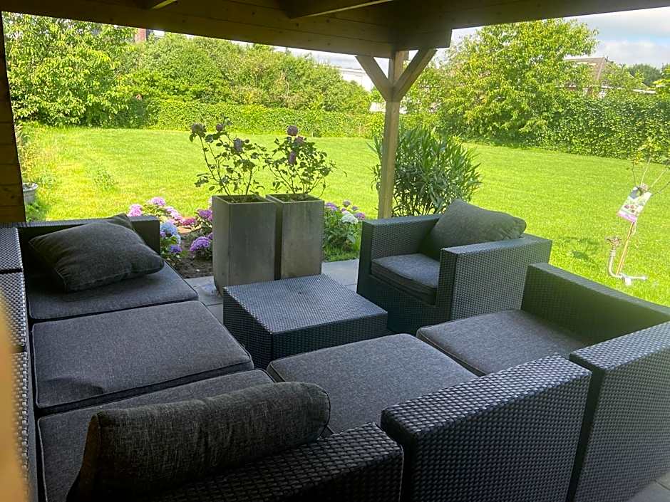 B&B nancy in holland met eigen badkamer , Jacuzzi niet inclusief , independent bathroom jacuzzi not included