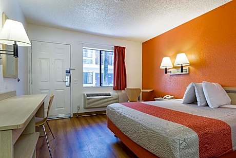 Queen Room - Disability Access