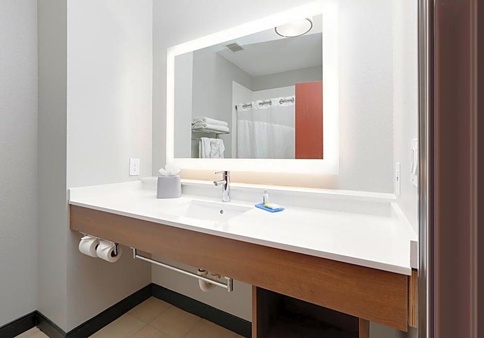 Holiday Inn Express Hotel & Suites Denton By IHG