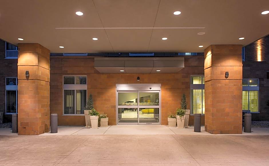 Holiday Inn Express and Suites Madison Central By IHG