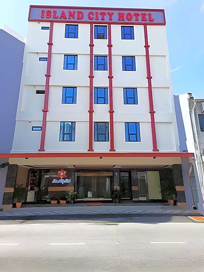 Capital O 90897 Island City Hotel