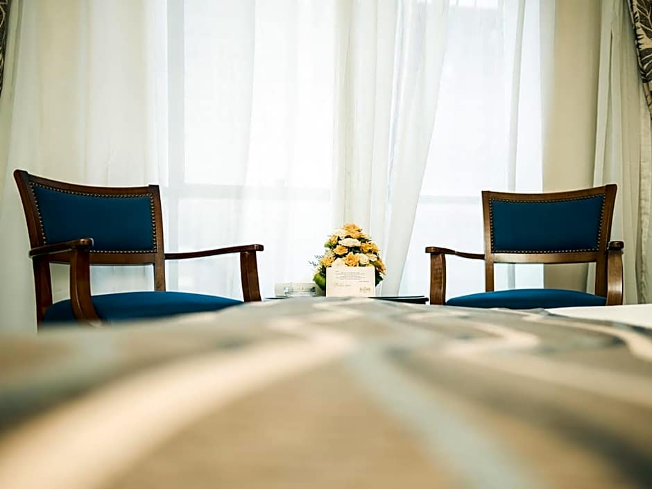 Cherry Maryski Hotel