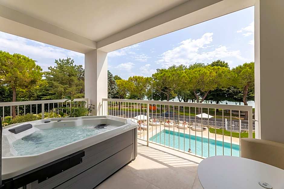 Hi Hotels Sirmione - Lakeview Pool