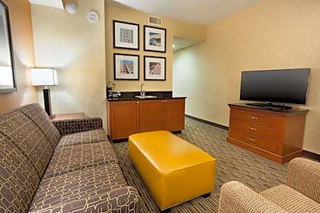 King Suite with Sofa Bed - Hearing Accessible