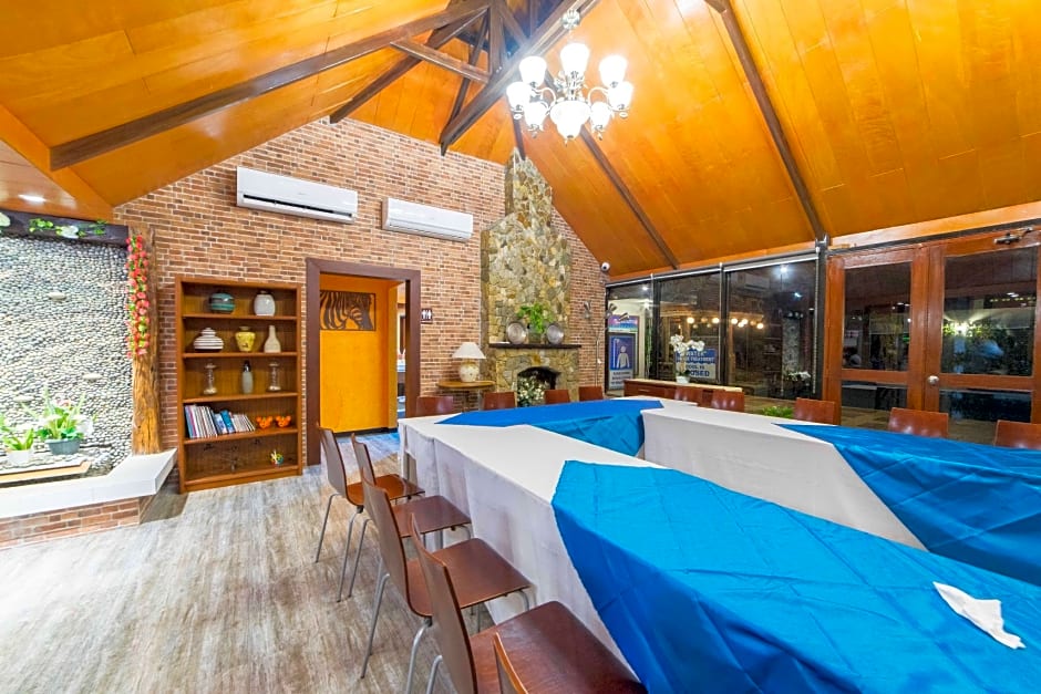 RedDoorz Plus @ Starhomes Olivianville