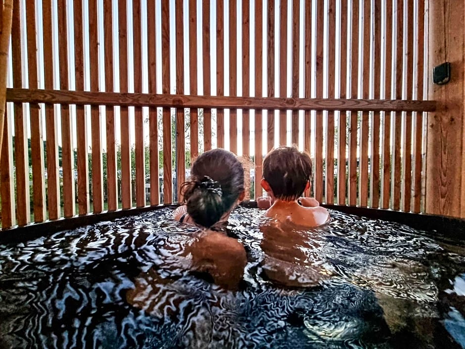 Les Lodges de la ViaRhôna / cabane-spa