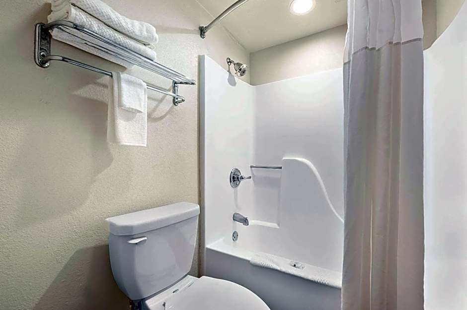 Quality Inn Pelham I-65 exit 246