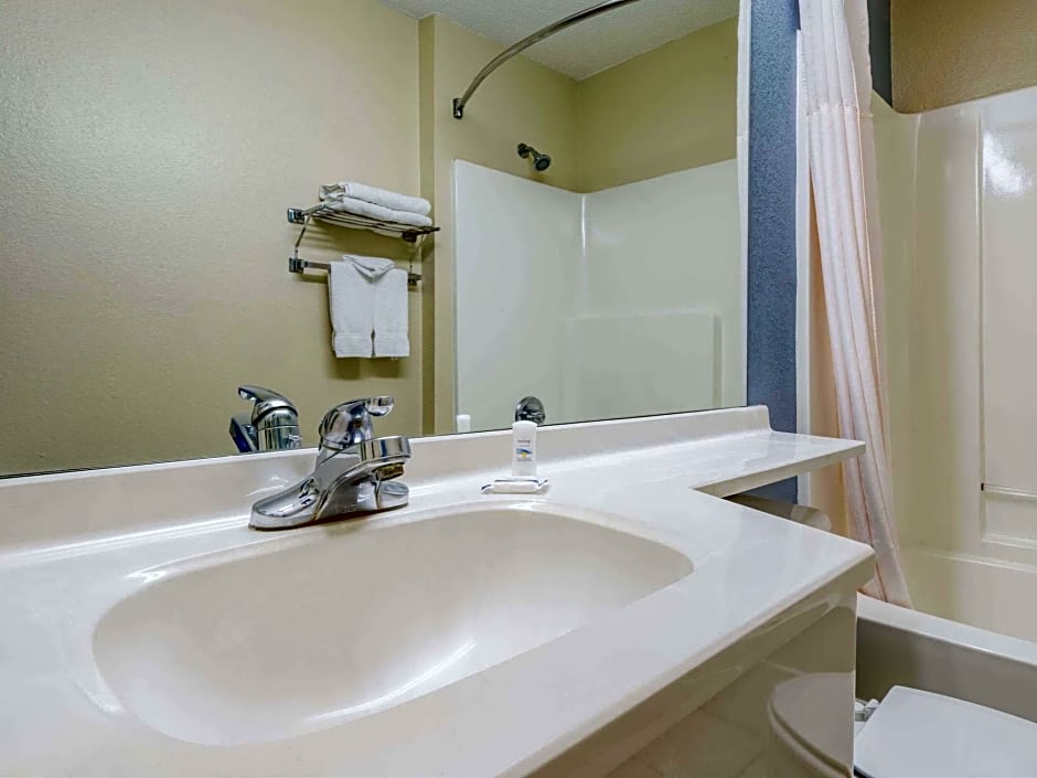 Microtel Kansas City Airport – Kansas City, MO