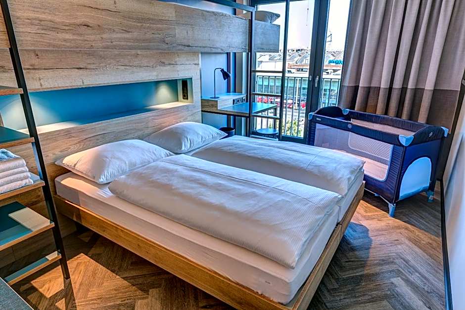 Schulz Hotel Berlin Wall at the East Side Gallery