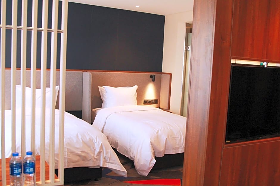 HOLIDAY INN EXPRESS HARBIN NANGANG