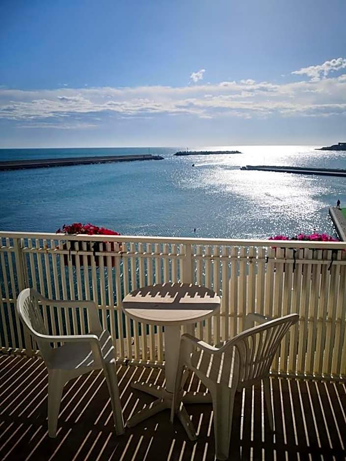 B&B LA BAIA Sea Rooms