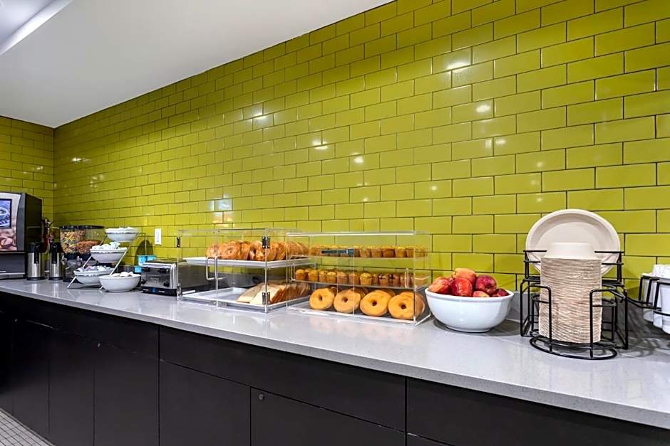 Red Roof PLUS Brooklyn - Flatbush Ave