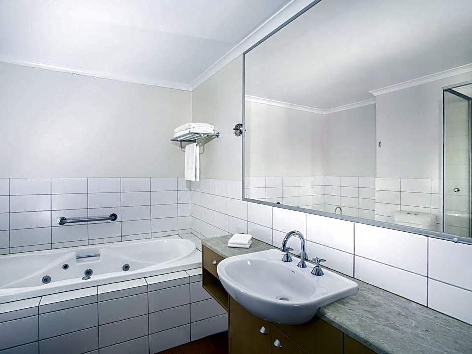 Mantra Geraldton