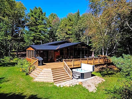 Red Cedar Chalet on Brady Lake
