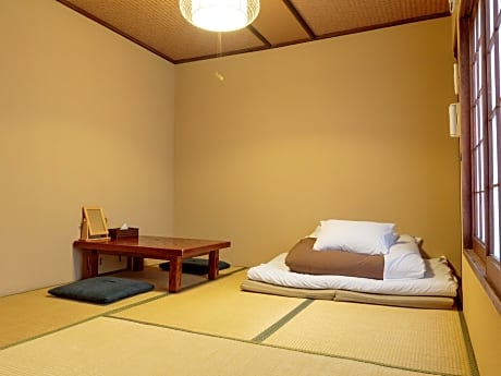 Japanese Style Single Room with Shared Bathroom - Non-Smoking