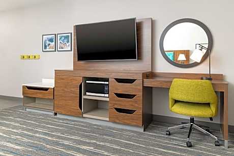 1 King W/Microwv/Fridge