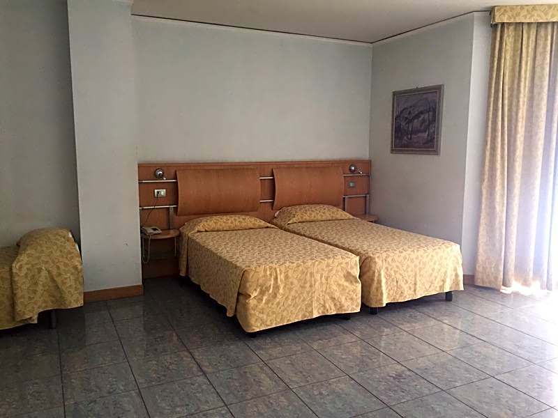 Marina Palace Hotel & Congress Hall