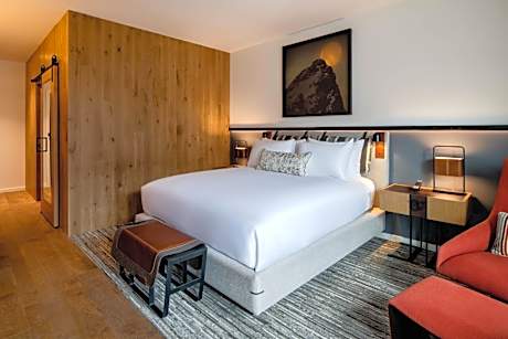 King Guestroom with Guest room with 1 King, Fireplace