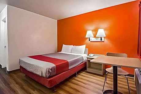 1 Queen Bed Nonsmoking