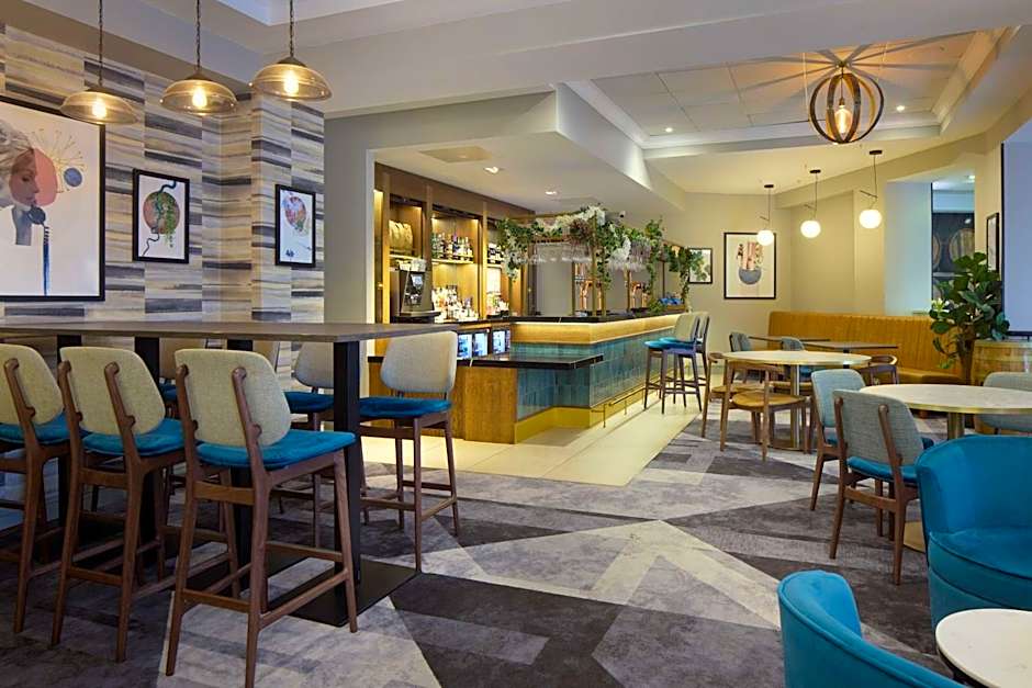 DoubleTree by Hilton Dartford Bridge