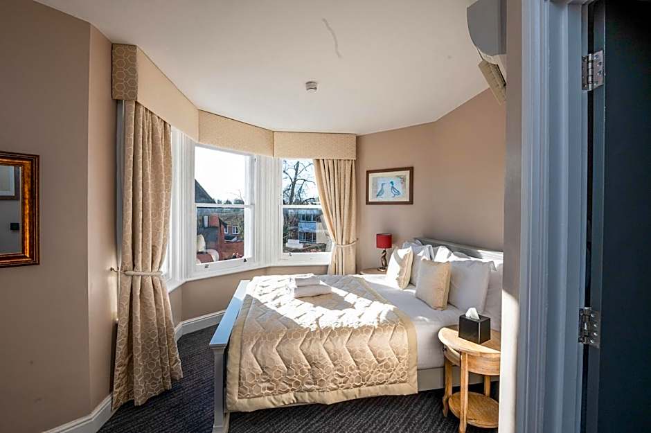 Thames Riviera Hotel