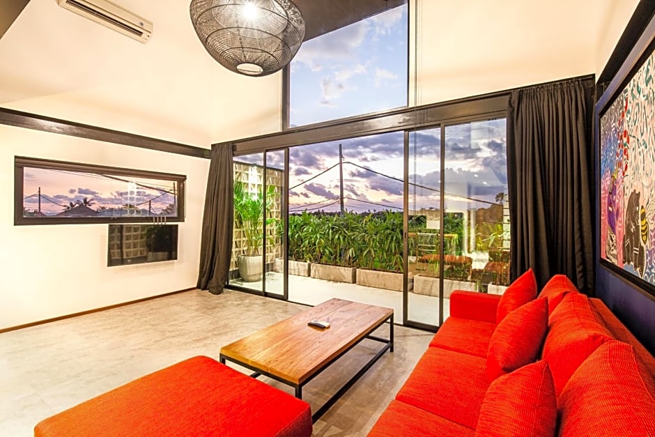 Contemporary Loft 200m From Canggu Shoreline