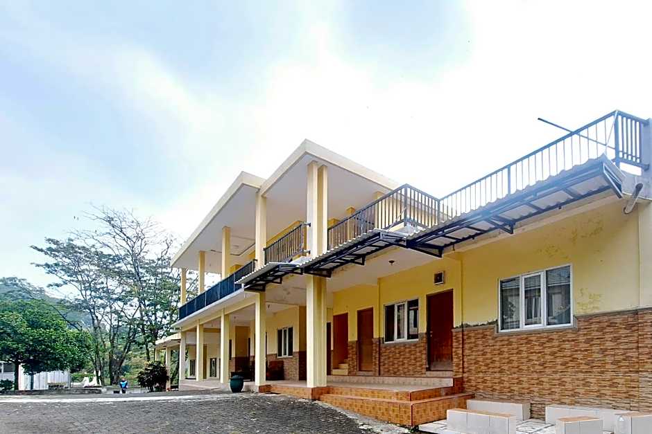 Villa Bukit Bunga Syariah RedPartner Pacet