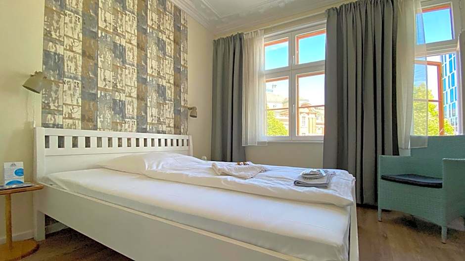 Frauenhotel Hanseatin - Women Only